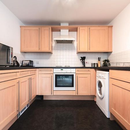 Best Price! Large Spacious 2 Bed Apartment - King Size Or Single Beds, Sofabeds, Smart Tvs, Free Parking Саутгемптон Екстер'єр фото