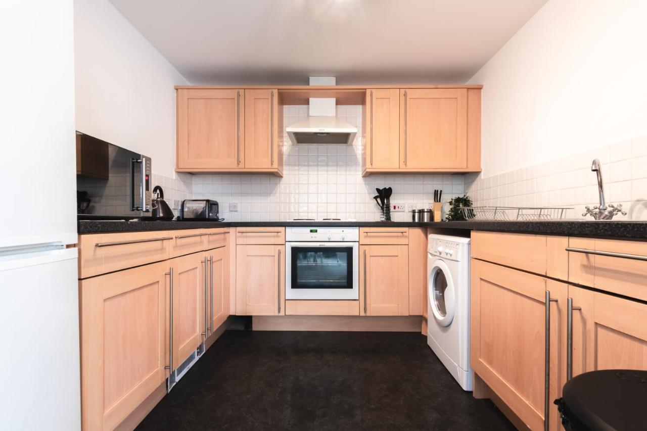 Best Price! Large Spacious 2 Bed Apartment - King Size Or Single Beds, Sofabeds, Smart Tvs, Free Parking Саутгемптон Екстер'єр фото