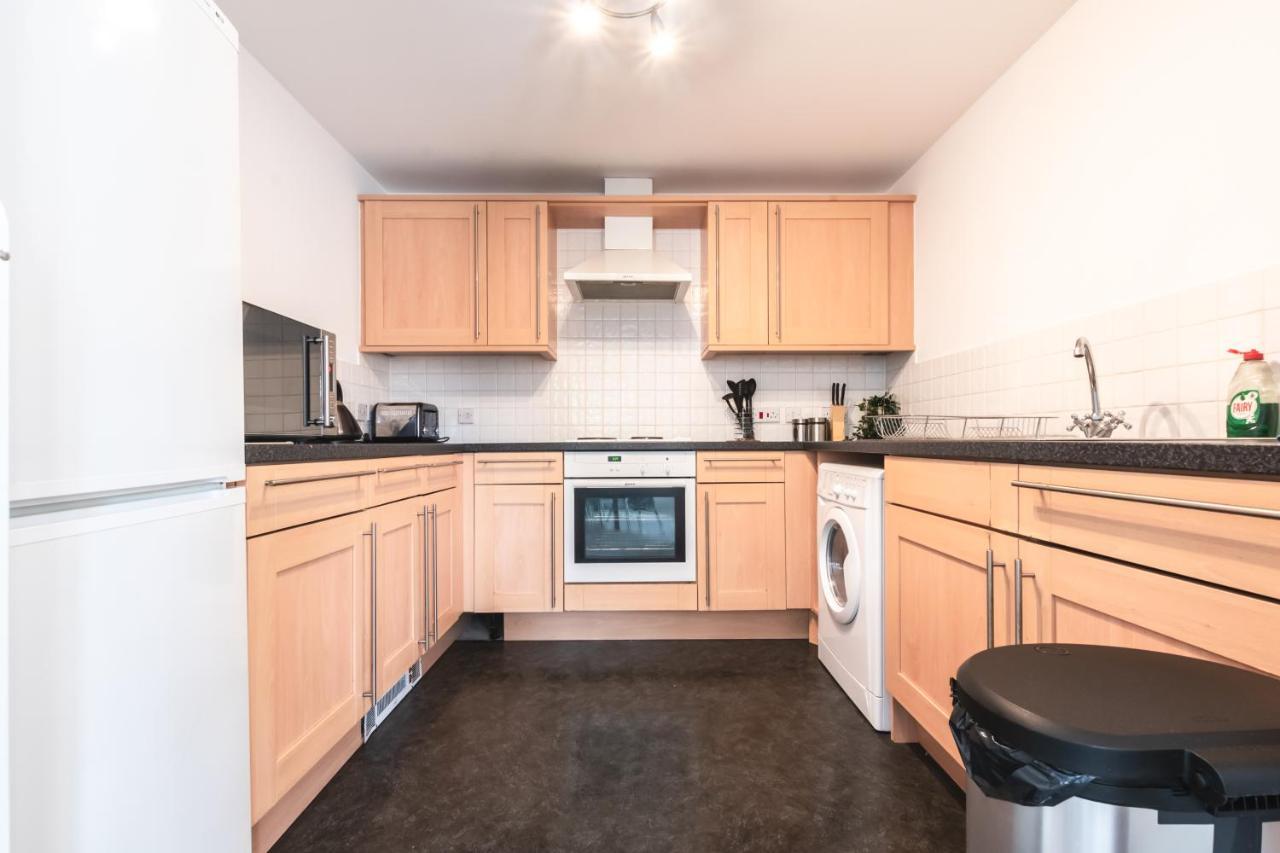 Best Price! Large Spacious 2 Bed Apartment - King Size Or Single Beds, Sofabeds, Smart Tvs, Free Parking Саутгемптон Екстер'єр фото