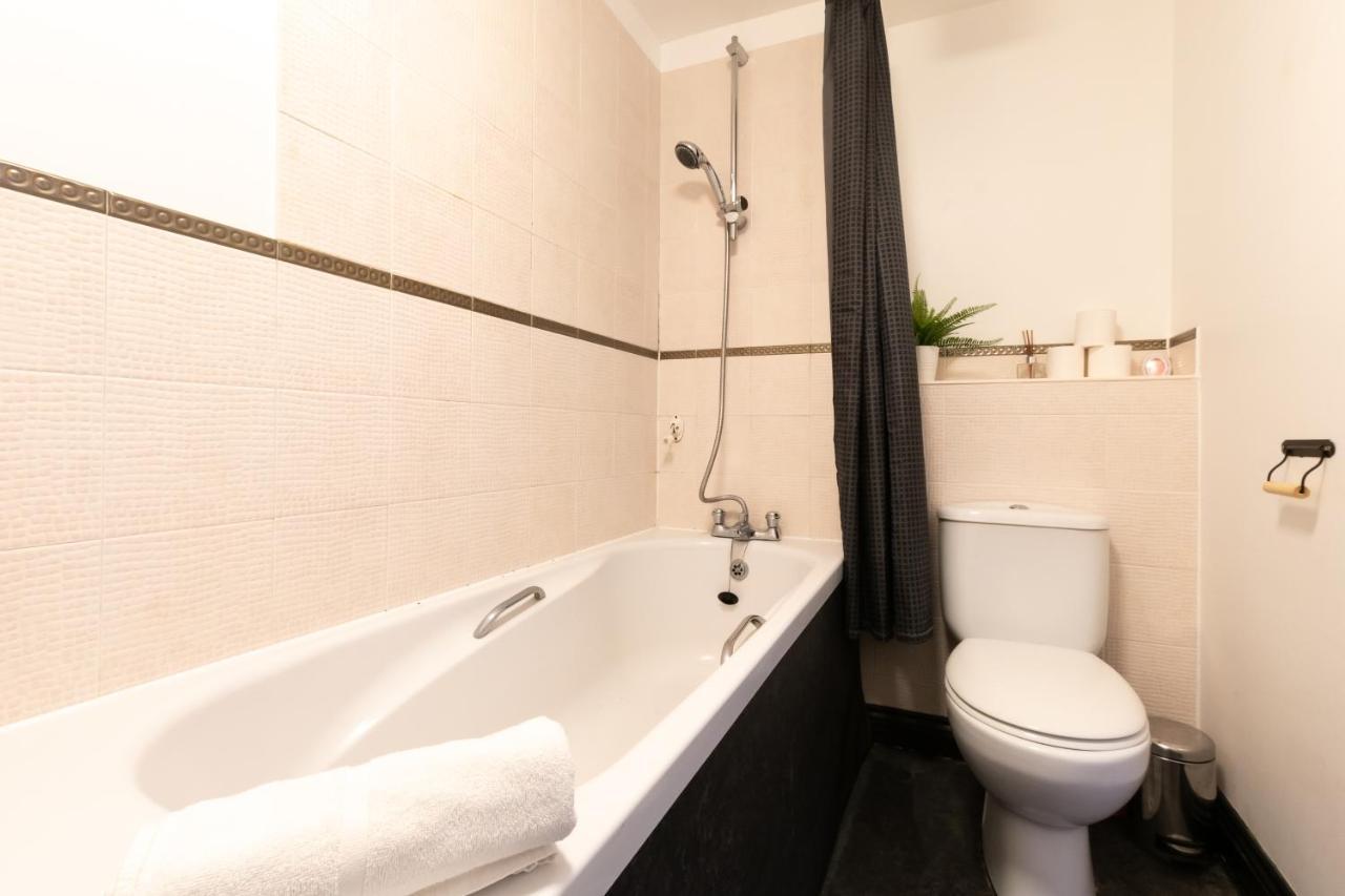 Best Price! Large Spacious 2 Bed Apartment - King Size Or Single Beds, Sofabeds, Smart Tvs, Free Parking Саутгемптон Екстер'єр фото