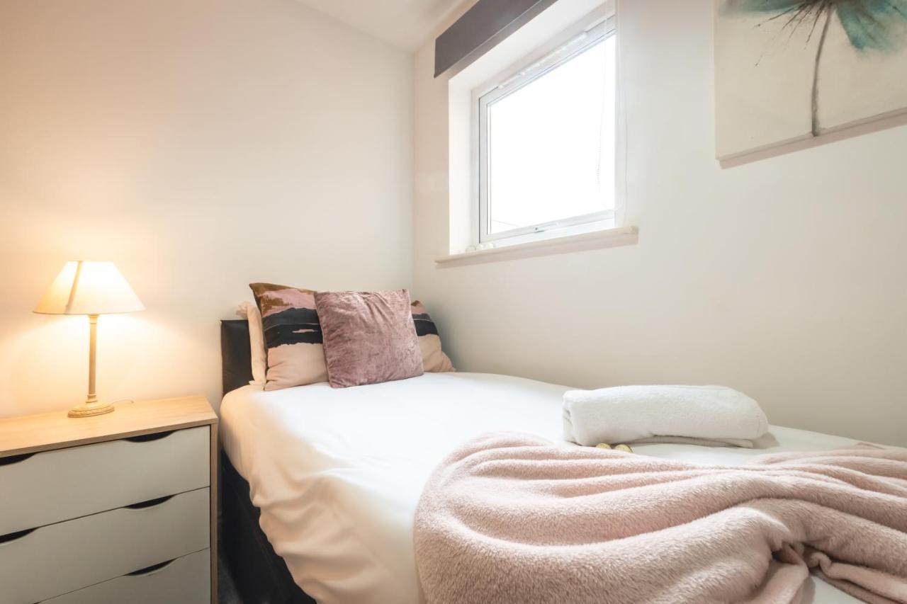 Best Price! Large Spacious 2 Bed Apartment - King Size Or Single Beds, Sofabeds, Smart Tvs, Free Parking Саутгемптон Екстер'єр фото