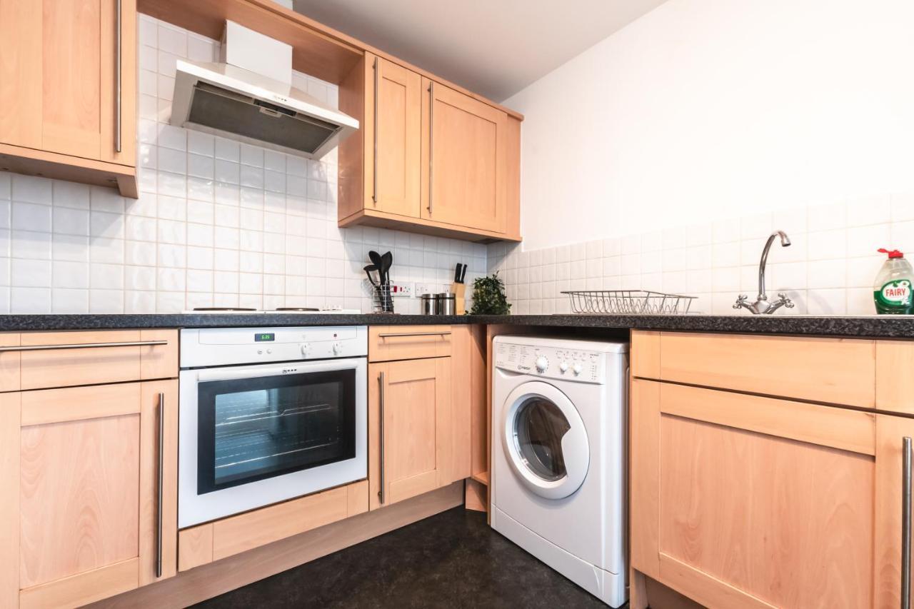 Best Price! Large Spacious 2 Bed Apartment - King Size Or Single Beds, Sofabeds, Smart Tvs, Free Parking Саутгемптон Екстер'єр фото